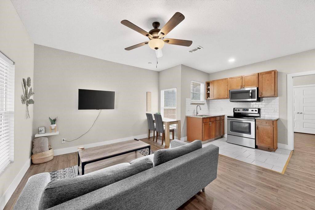 Dallas Land & Loan 03 - Residential Income