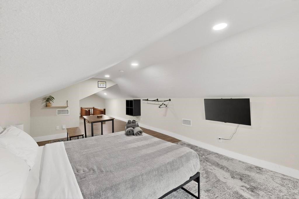 Dallas Land & Loan 03 - Residential Income