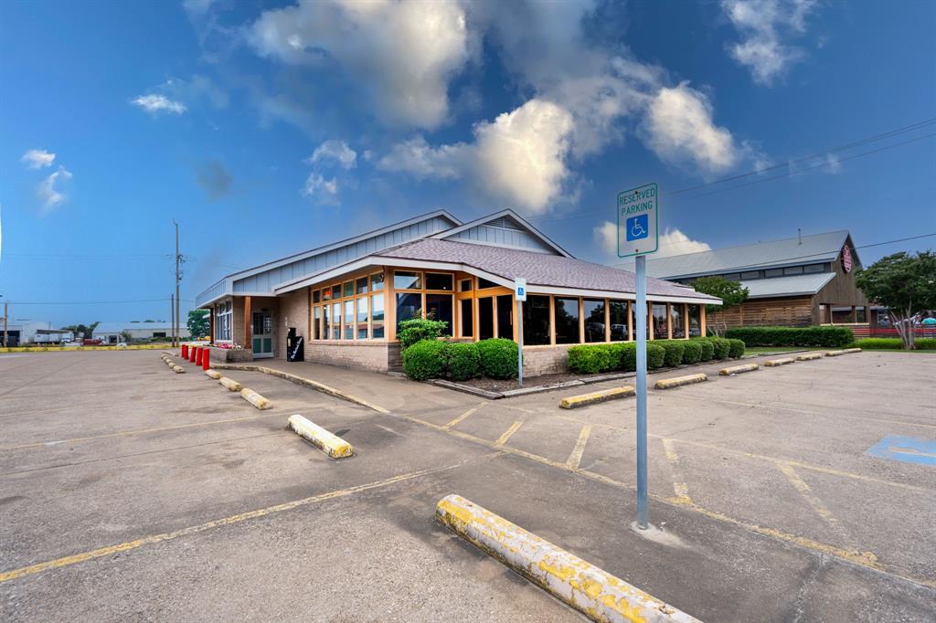 3324 Lakeview Parkway