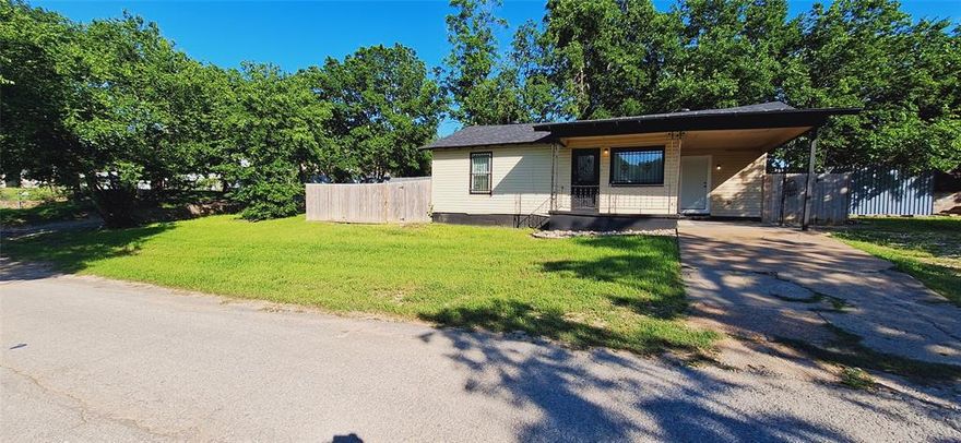 This cozy home has plenty of room for vehicles and casual space. Upgraded AC and Heater. Upgraded plumbing and flooring. Dishwasher and Hot Water. Recently painted. Great neighborhood with new schools nearby. Great shopping all around the home. Located in Northwest Ft Worth near Carswell Air Force base and City of Azle Texas.