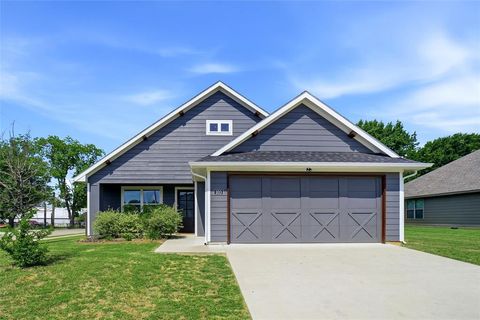 Photo of 103 Clover Circle, Weatherford, TX 76086 (MLS # 21260132)