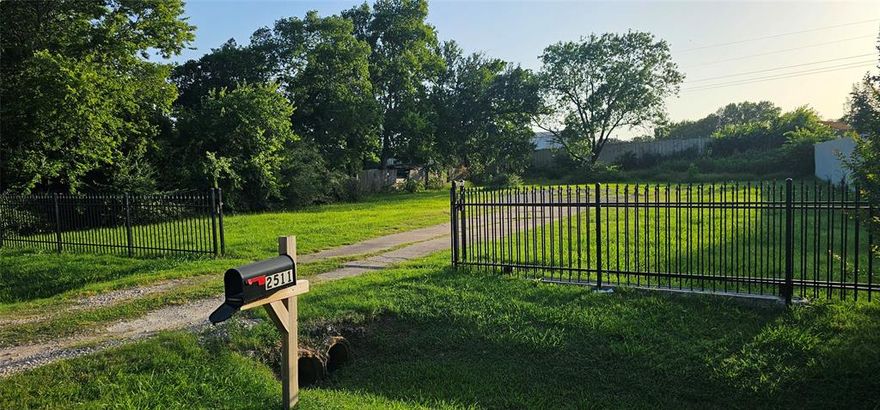 Nice and clean gated land ready to use it as a parking space, Lot is in a Flood zone no construction allowed, close to I20 and 635, come and take a look at this vacant lot for your business or future projects, MOTIVATED SELLER, NEGOTIABLE