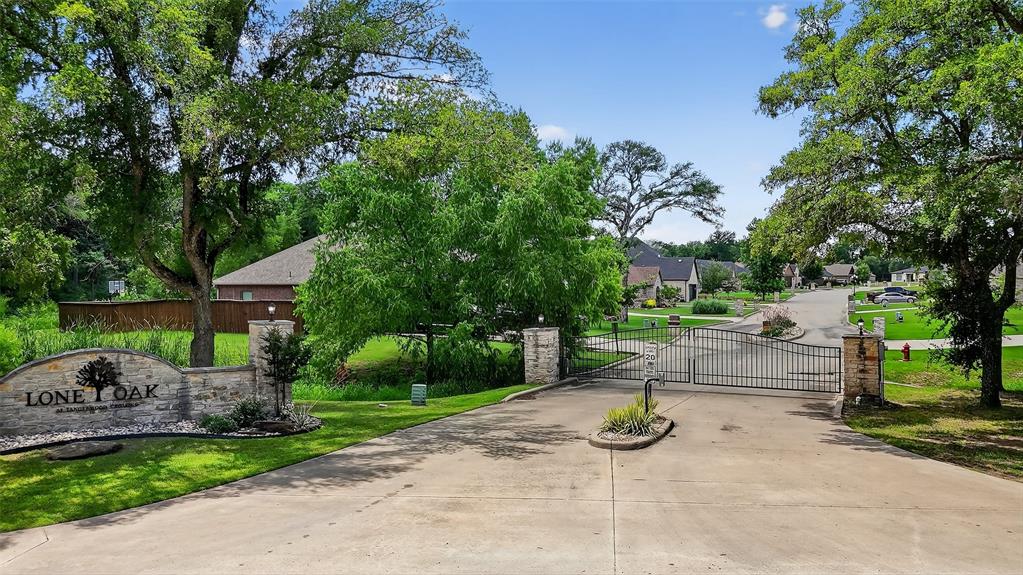 38 Lone Oak Boulevard