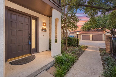 Photo of 18040 Midway Road #225, Dallas, TX 75287 (MLS # 21392758)