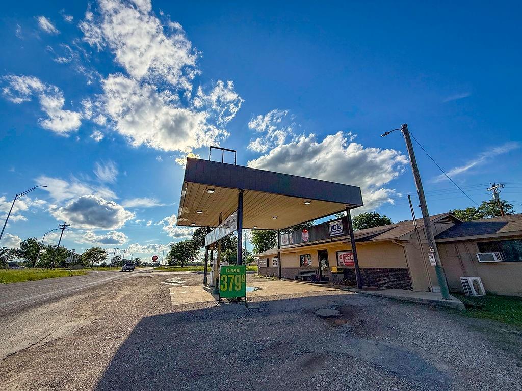 13925 Farm Road 195