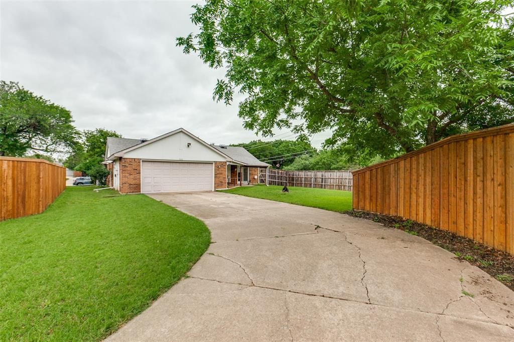 Photo of 560 Guadalupe Drive, Allen, TX 75002 (MLS # 21268511)