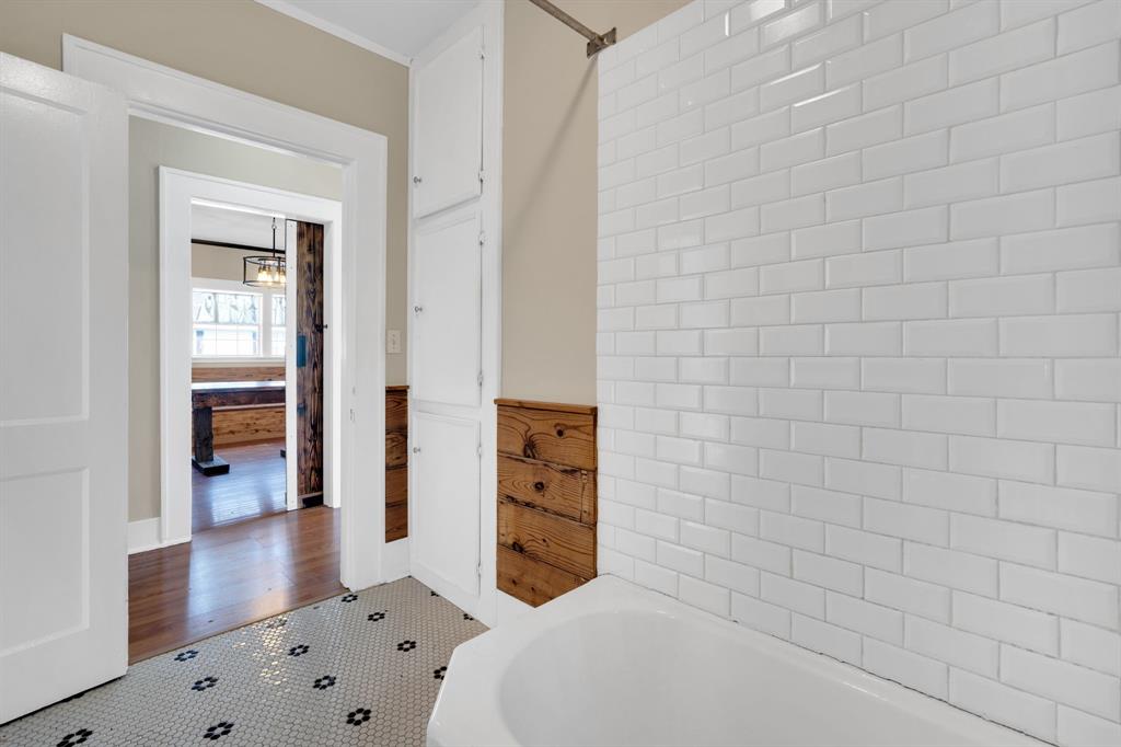 University-Rev - Residential