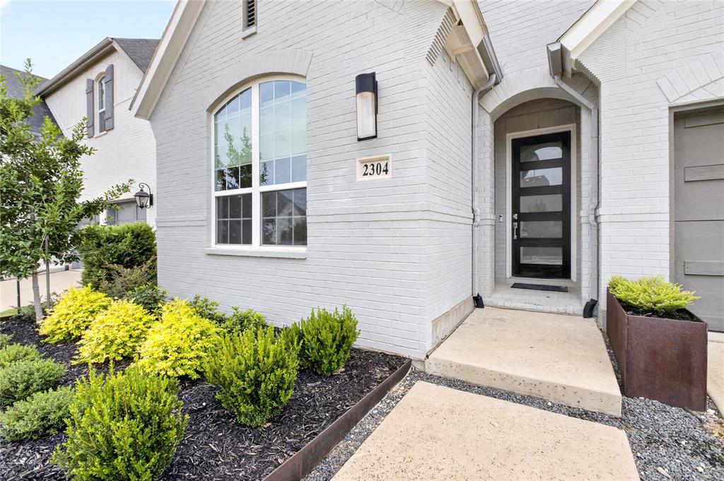 2304 Westlake Court