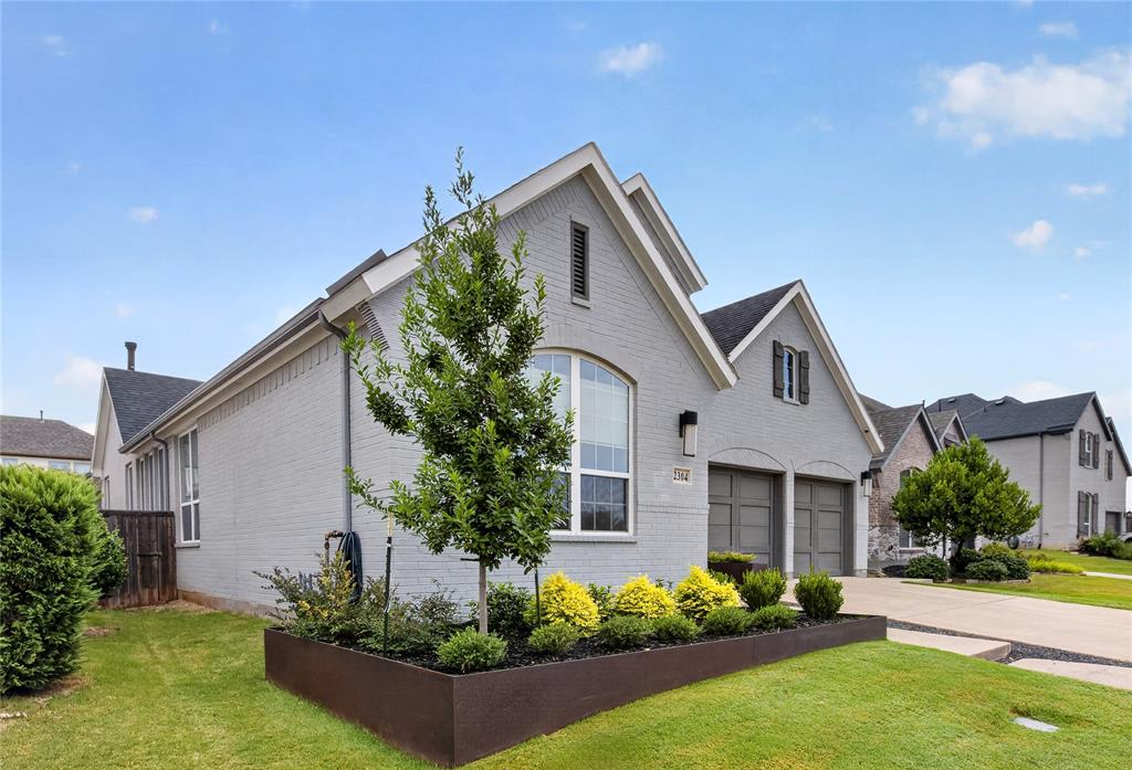 2304 Westlake Court