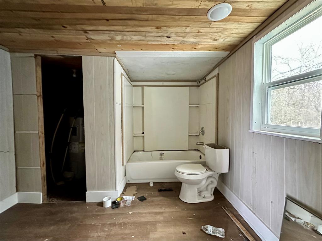 6049 Farm Road 3236