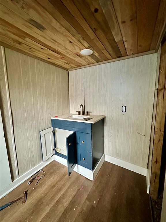 6049 Farm Road 3236