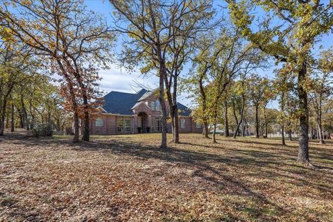 103 Iron Horse Court Azle TX 76020