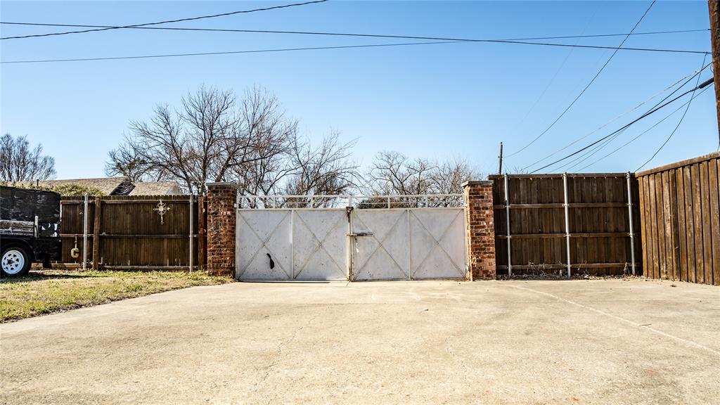 6810 Pecan Street