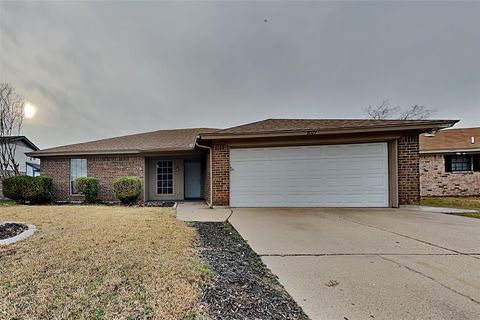 Photo of 8021 Berrybrook Drive, Watauga, TX 76148 (MLS # 21165346)