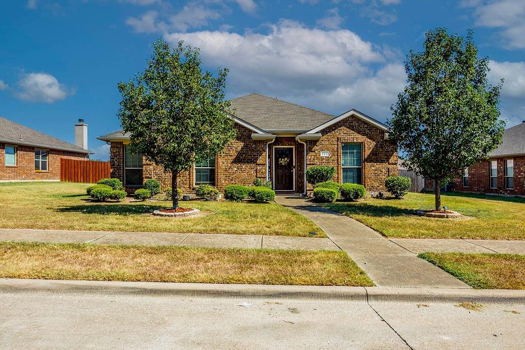 View DeSoto, TX 75115 house