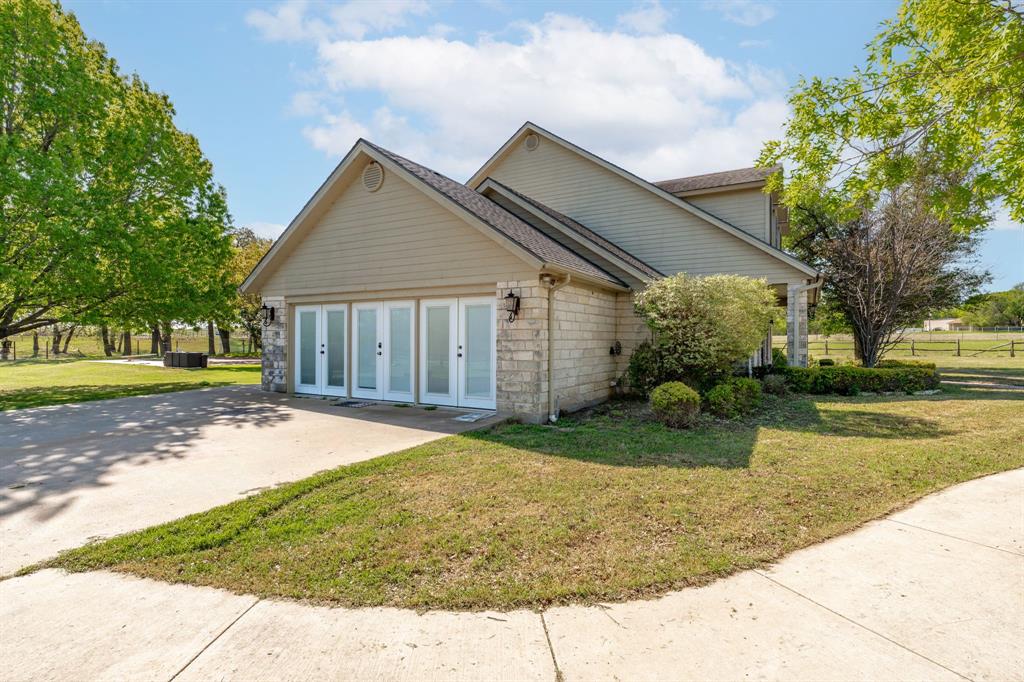 6940 N US Highway 281