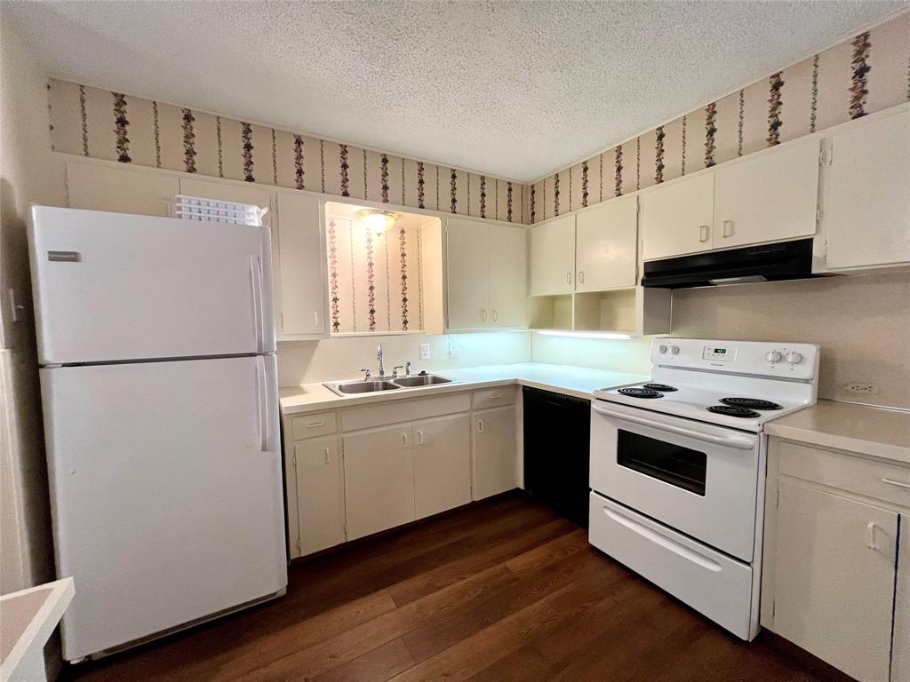 Elmwood West Add Sec H - Residential Lease