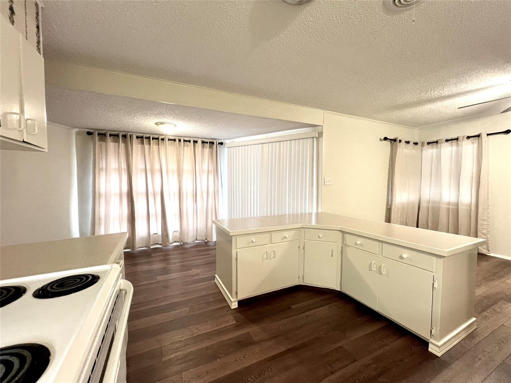 Elmwood West Add Sec H - Residential Lease