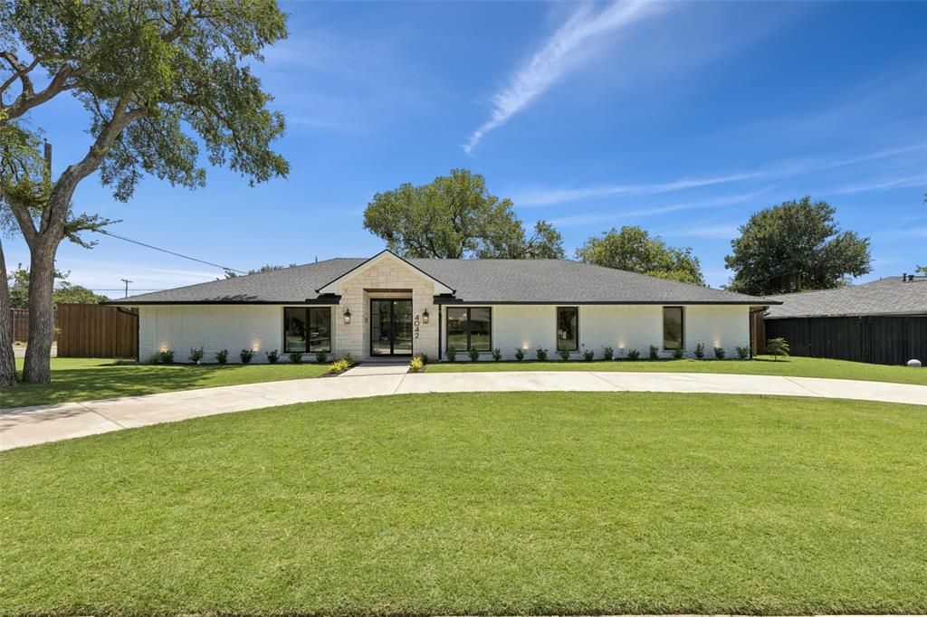 Photo for 4042 Mendenhall Drive, Dallas, TX 75244 (MLS # 21086489)