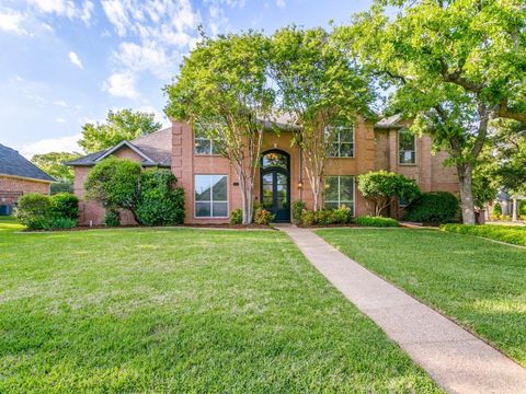 Photo of 701 Lakehurst Court, Southlake, TX 76092 (MLS # 21233031)