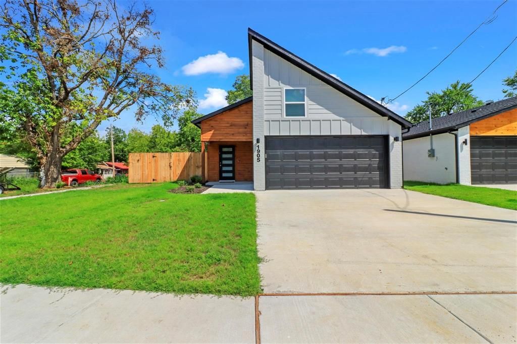 Photo of 1905 Gordon Street, Greenville, TX 75401 (MLS # 21194268)