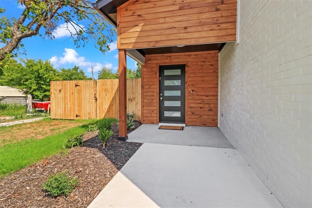 Photo of 1905 Gordon Street, Greenville, TX 75401 (MLS # 21194268)