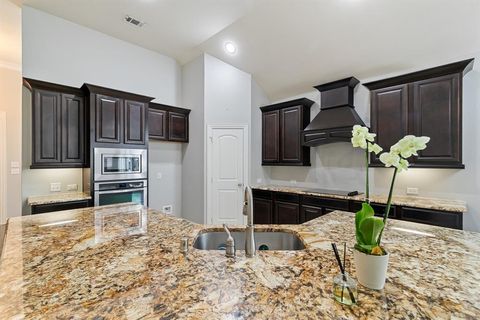 Tiny photo for 909 Auburn Court, Savannah, TX 76227 (MLS # 21199902)