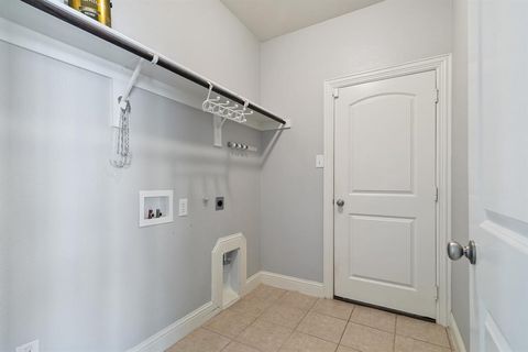 Tiny photo for 909 Auburn Court, Savannah, TX 76227 (MLS # 21199902)