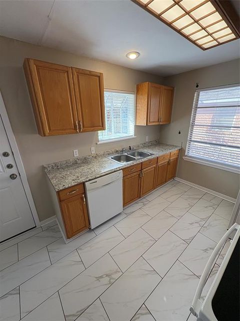 Photo of 1110 Edinburg Lane, Denton, TX 76209 (MLS # 21151696)