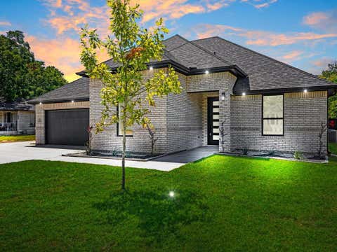 Photo of 716 E Jefferson Street, Waxahachie, TX 75165 (MLS # 21369601)