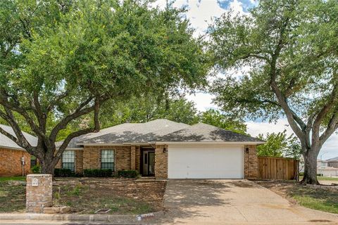 Photo of 7604 Blossom Drive, Fort Worth, TX 76133 (MLS # 21315208)
