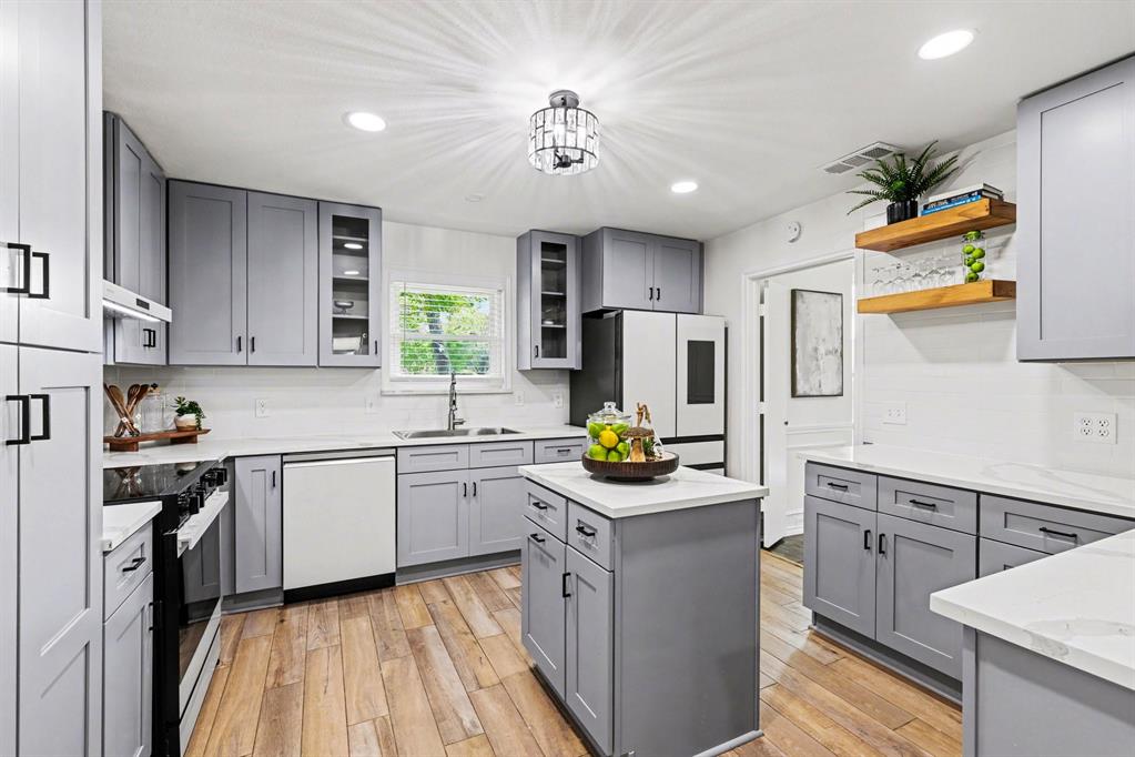 Meadows 04 - Residential