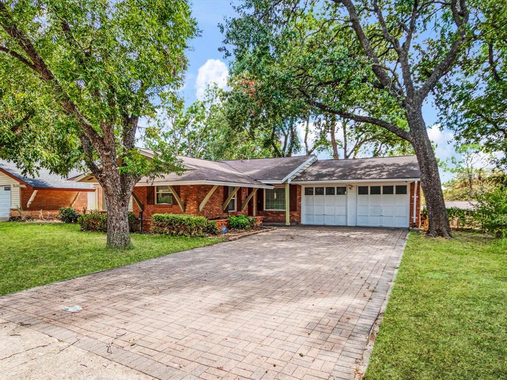 2222 Woodoak Drive