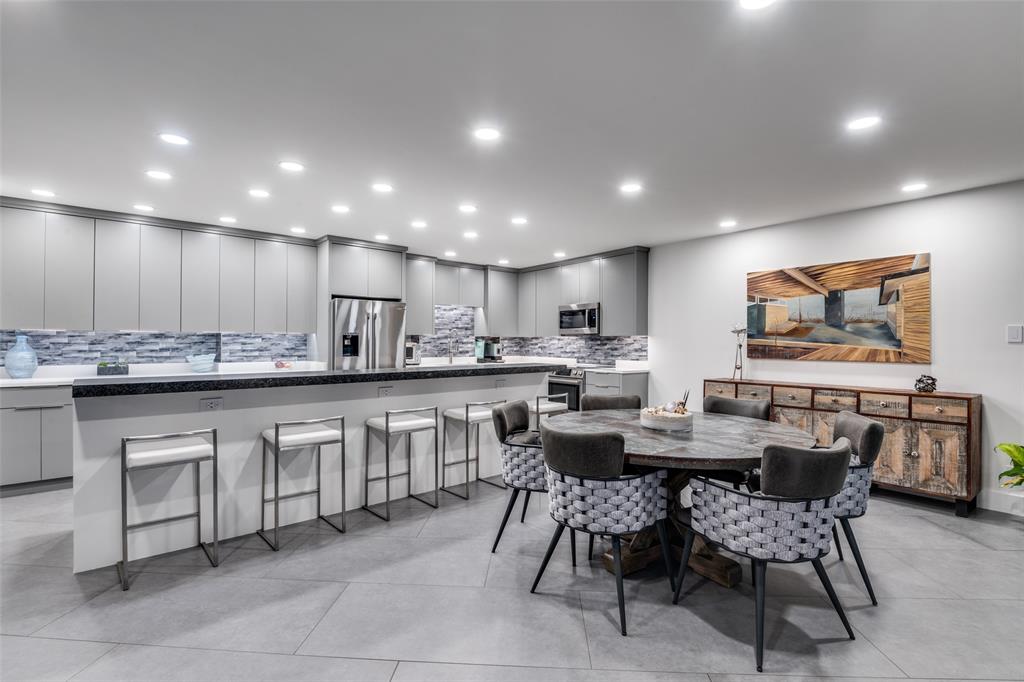 6211 W Northwest Highway 601