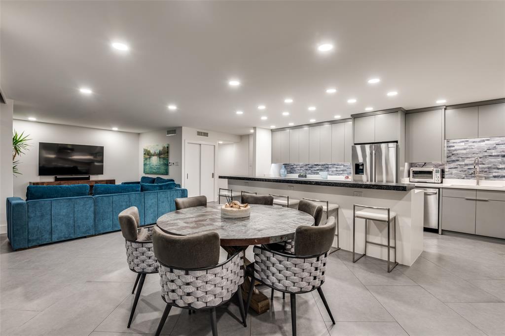 6211 W Northwest Highway 601