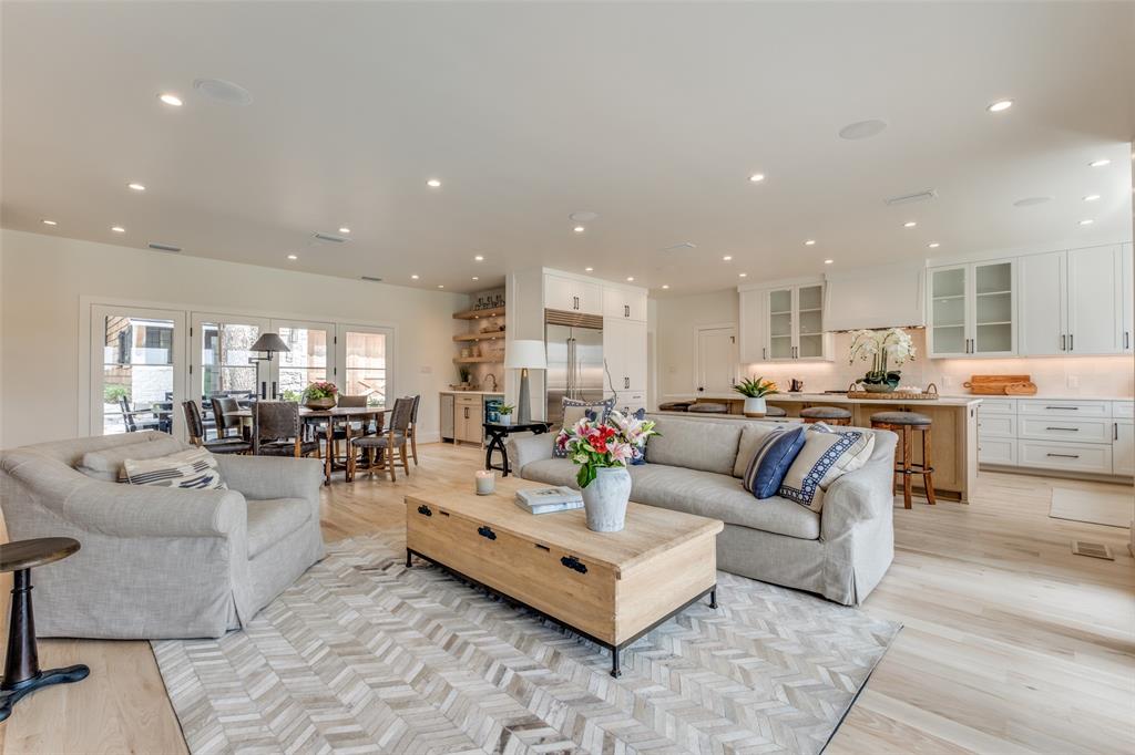 9114 E Lake Highlands Drive