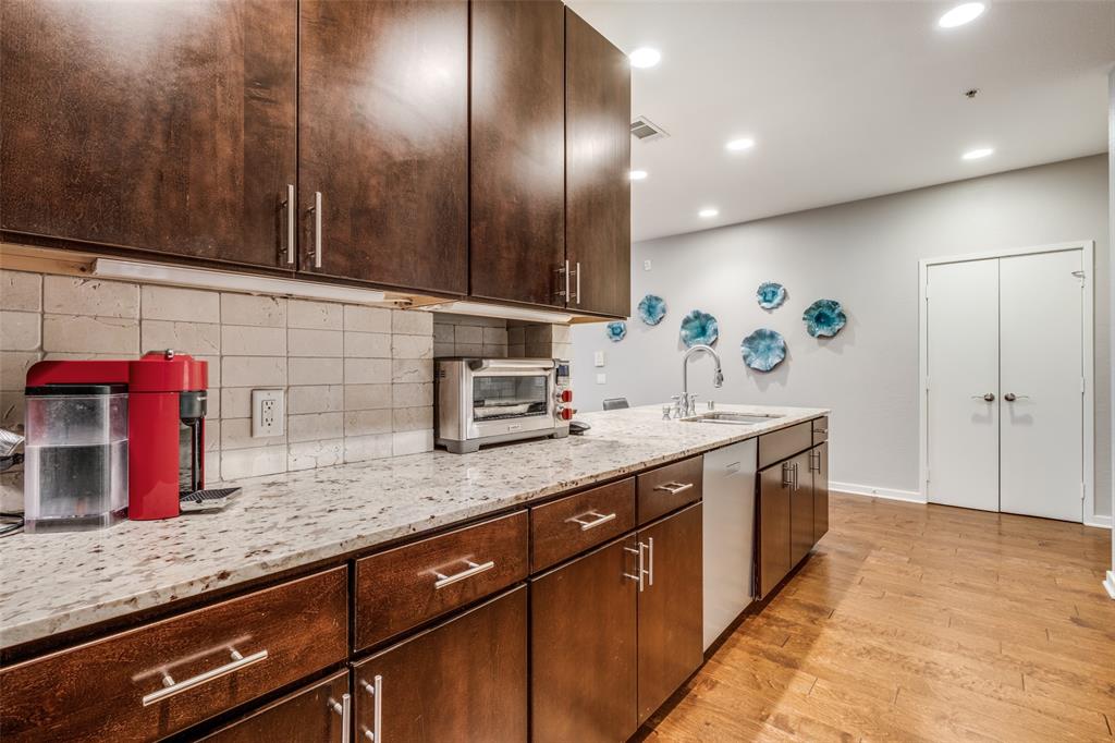 4319 Bowser Avenue 204