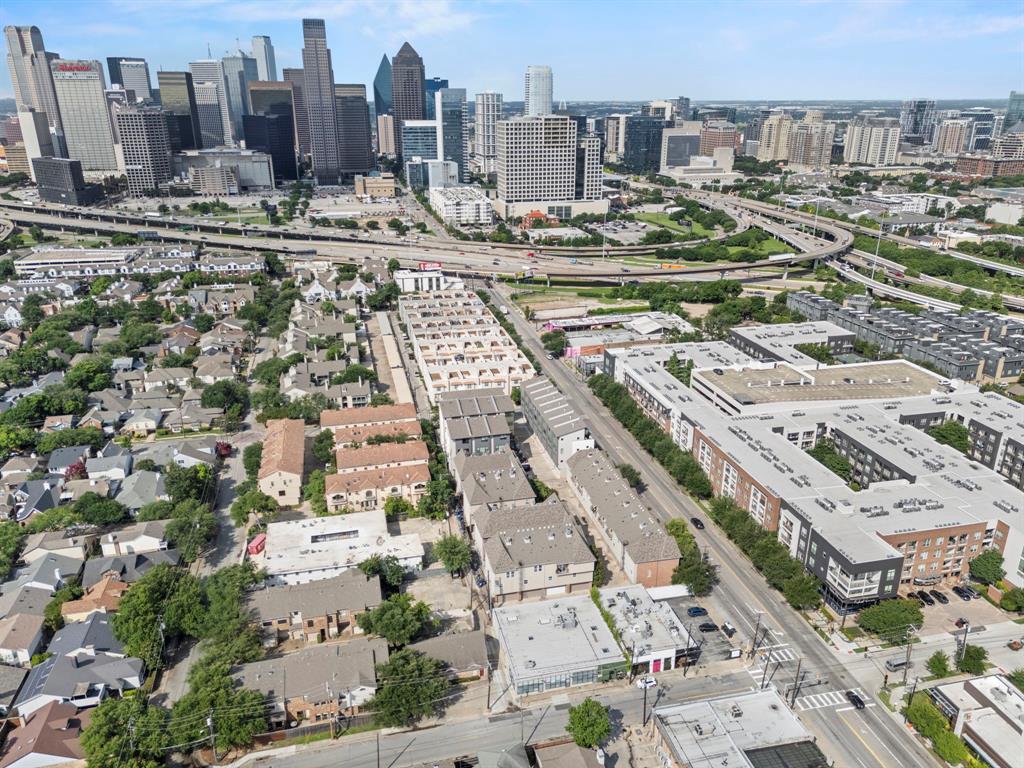 Ross Ave Brownstones - Residential