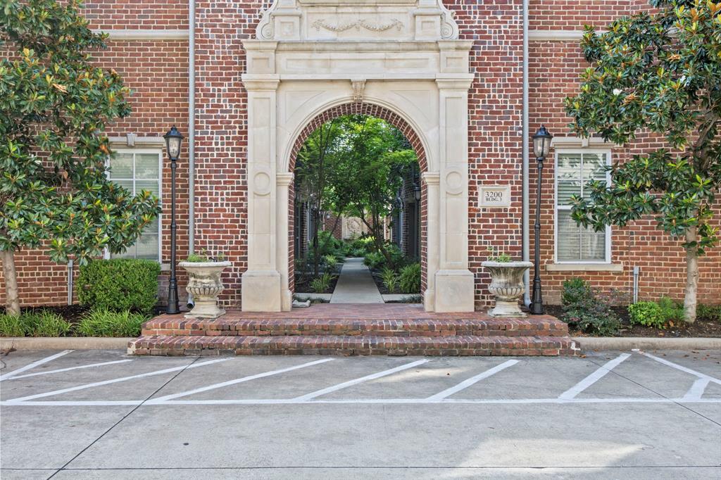 Ross Ave Brownstones - Residential