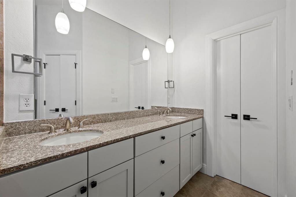 Ross Ave Brownstones - Residential