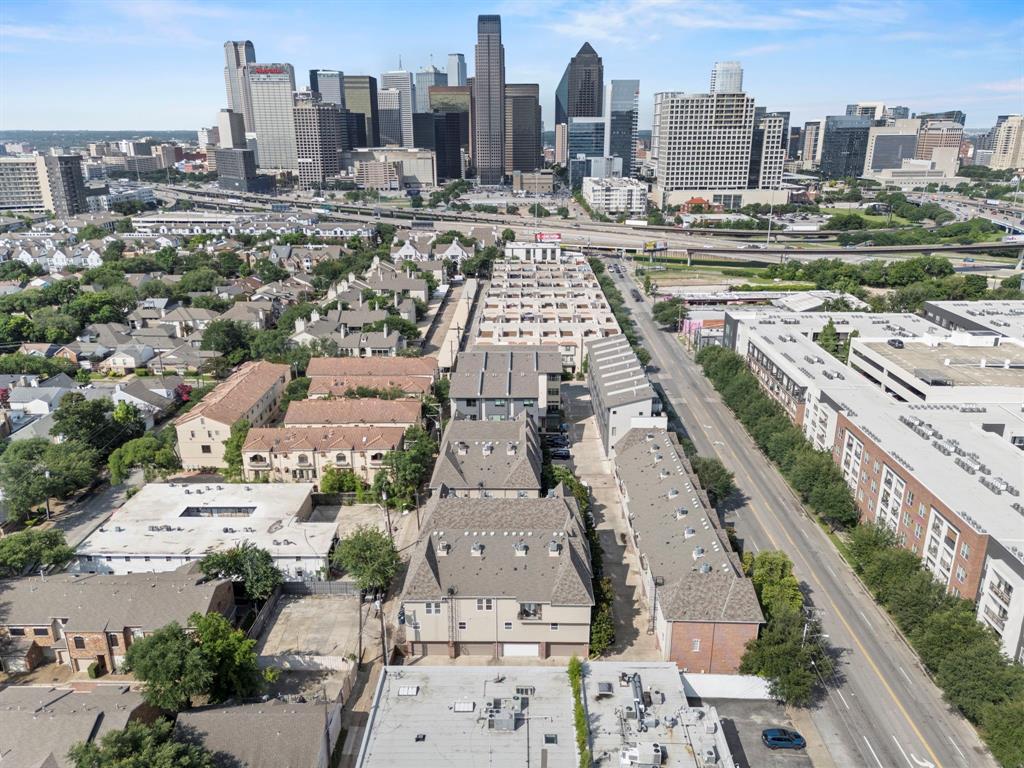 Ross Ave Brownstones - Residential