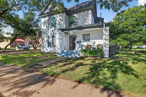 Photo of 117 N Mirick Avenue, Denison, TX 75020 (MLS # 21170839)