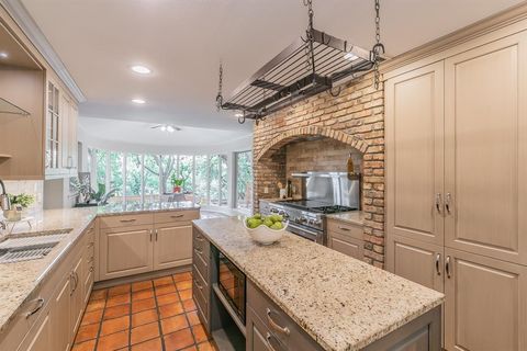 1306 Riverview Drive Arlington TX 76012