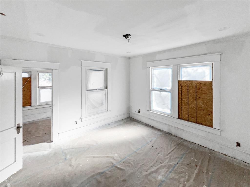 102 N Willomet Avenue