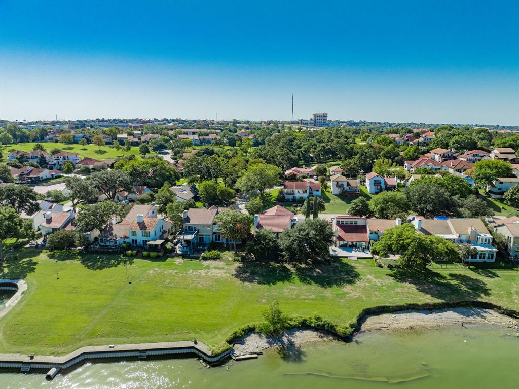 3422 Lakeside Drive