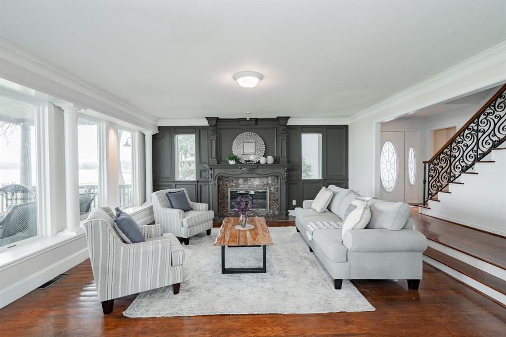 3422 Lakeside Drive