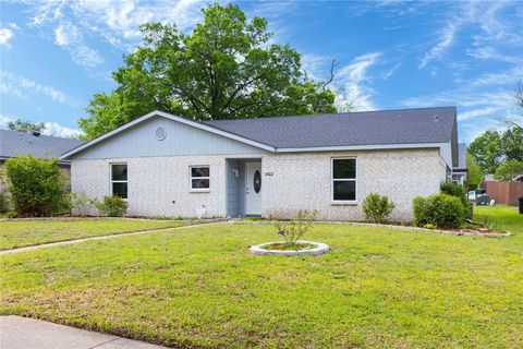 Photo of 2822 Chariot Lane, Garland, TX 75044 (MLS # 21227452)