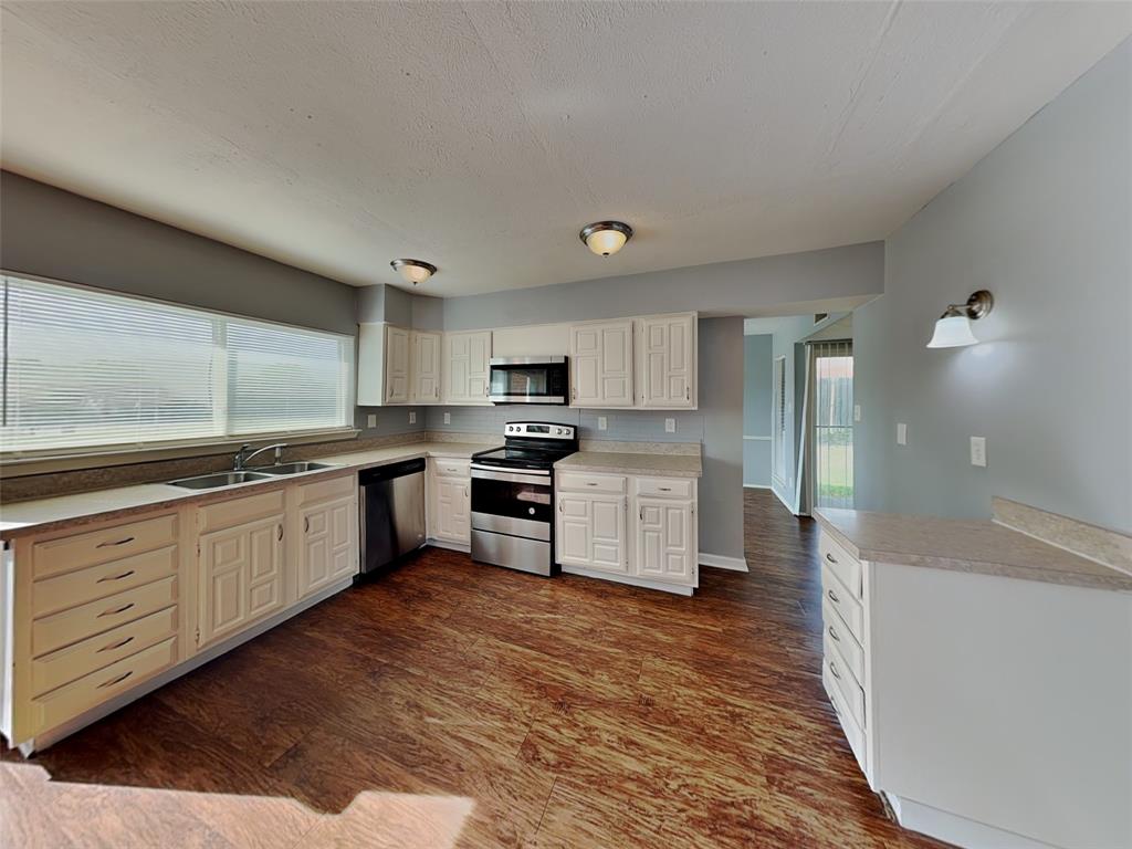7439 Oakmore Drive