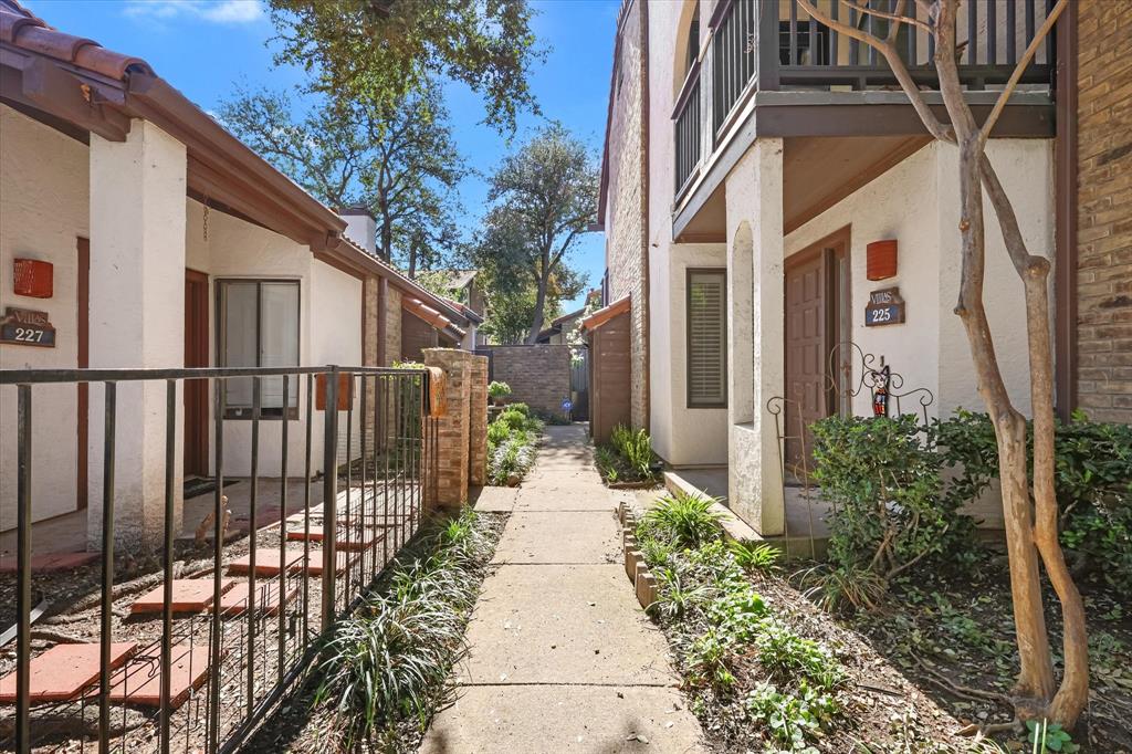 Lifescape Villas On Midway A Condo - Residential