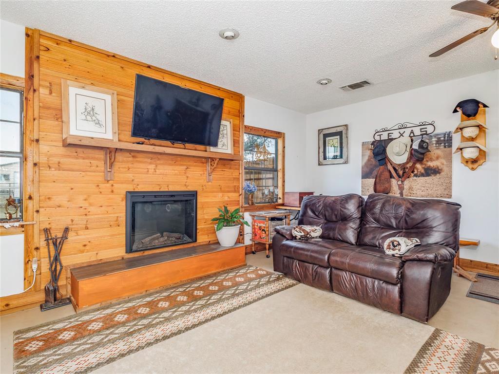 7911 Highway 1689